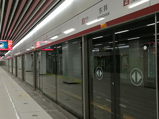 地铁屏蔽门